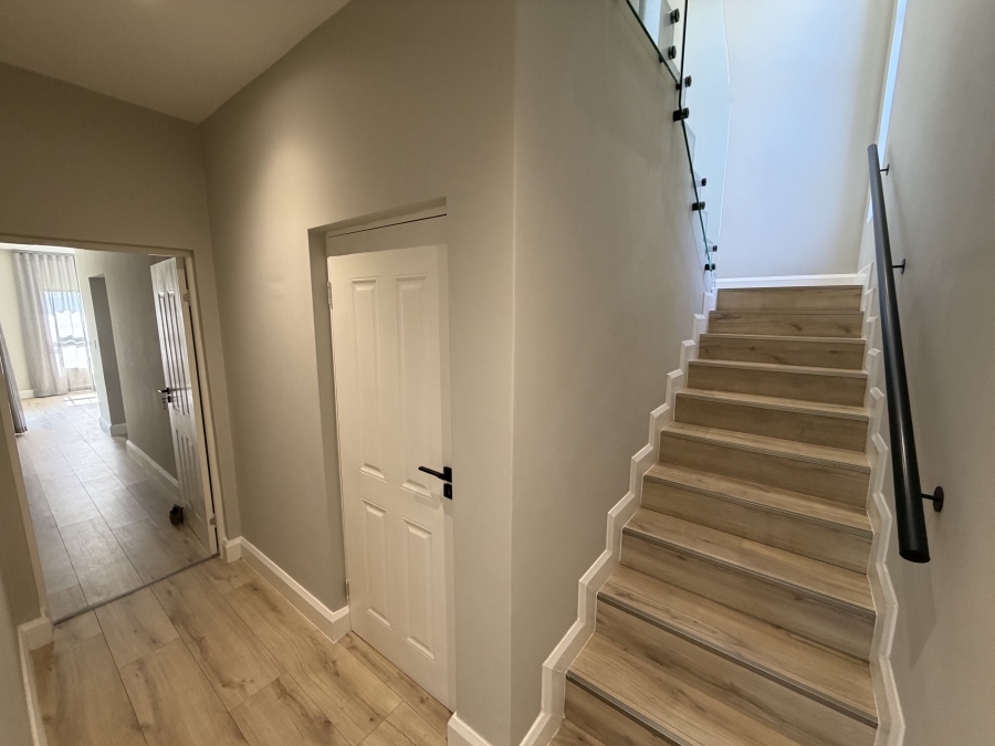 4 Bedroom Property for Sale in Kingswood Golf Estate Western Cape